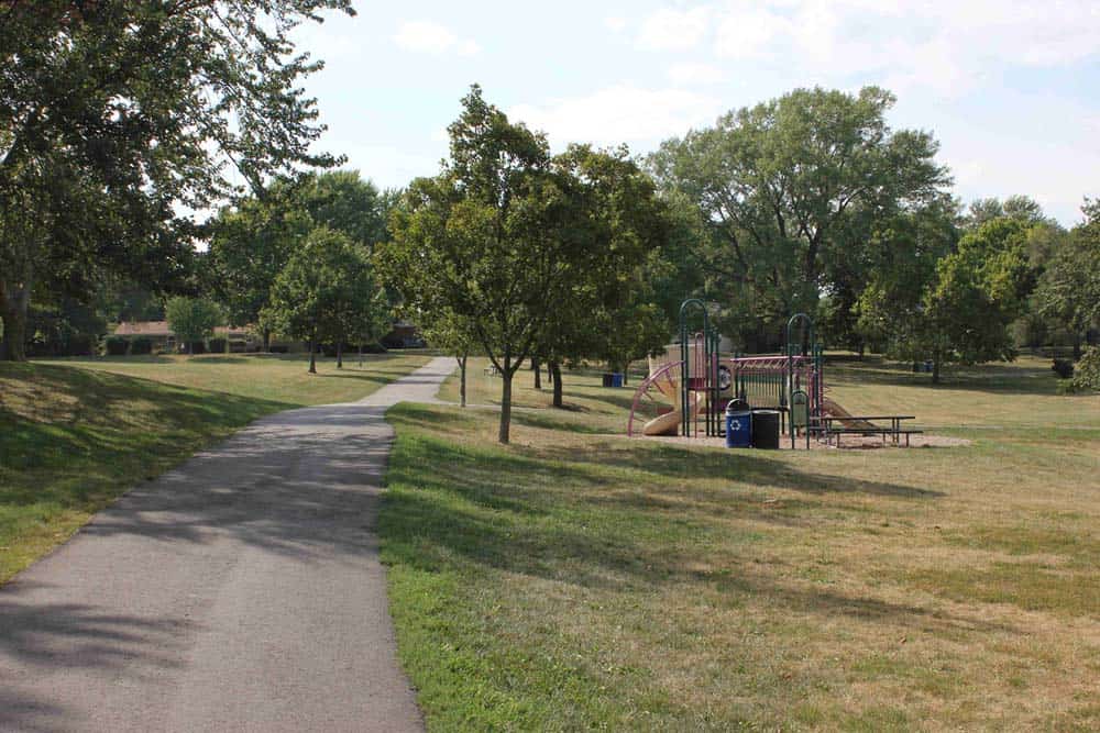 barry platte park sidewalk to playground
