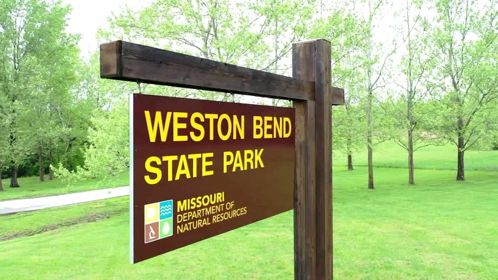 Weston Bend Entrance Sign